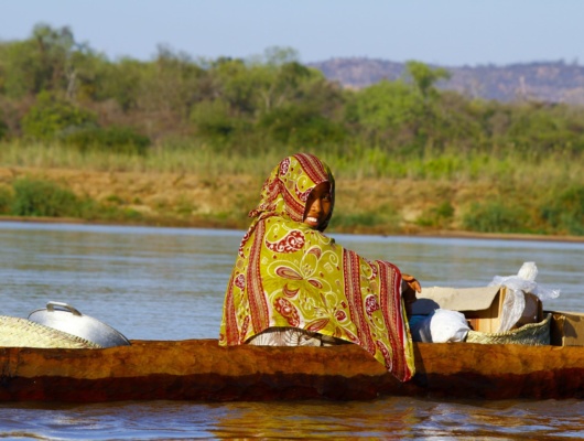 femme-pirogue-pangalanes
