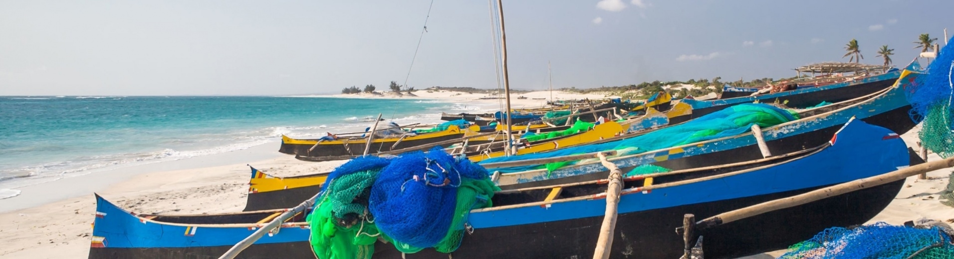 plage-pirogue-madagascar