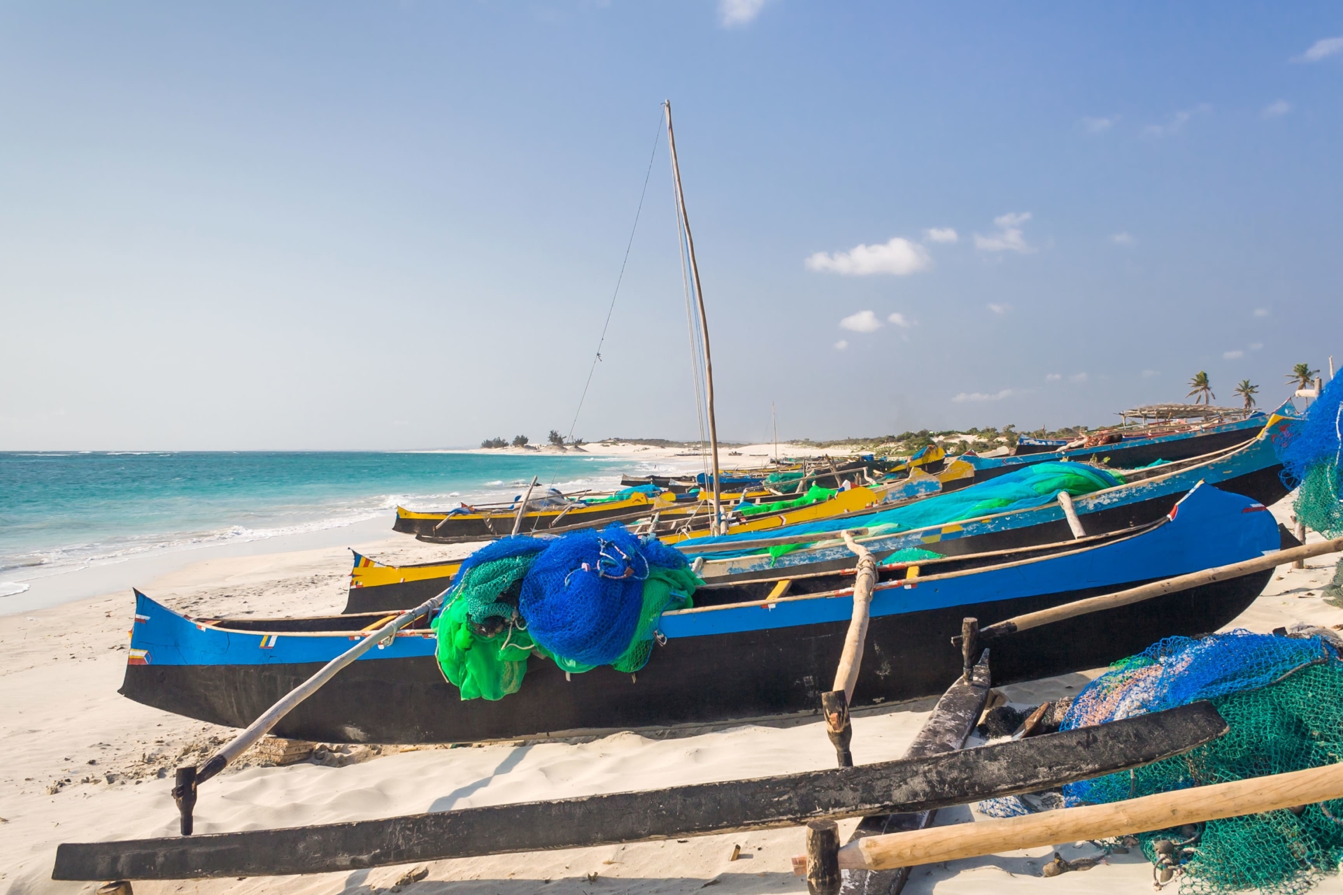 plage-pirogue-madagascar