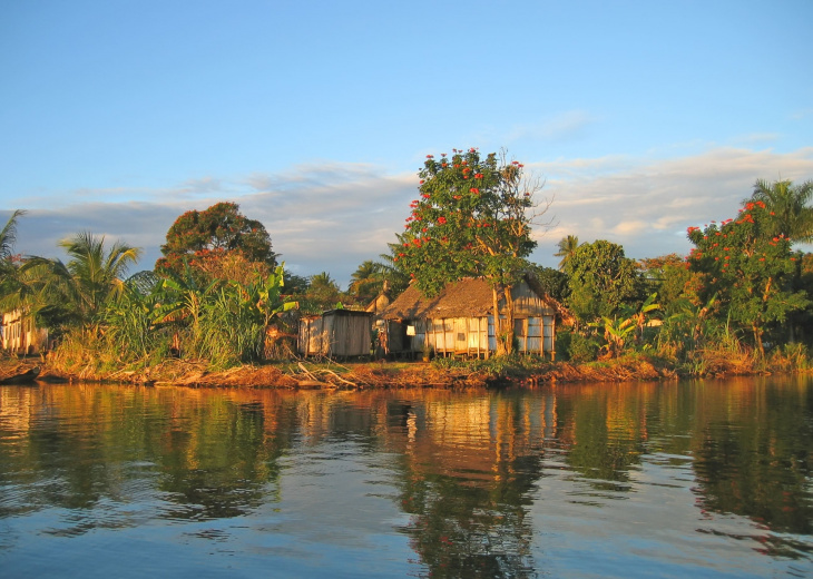 pangalane-maison-au-bord-de-l'eau