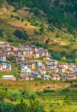 village-maisons-colorées-nature