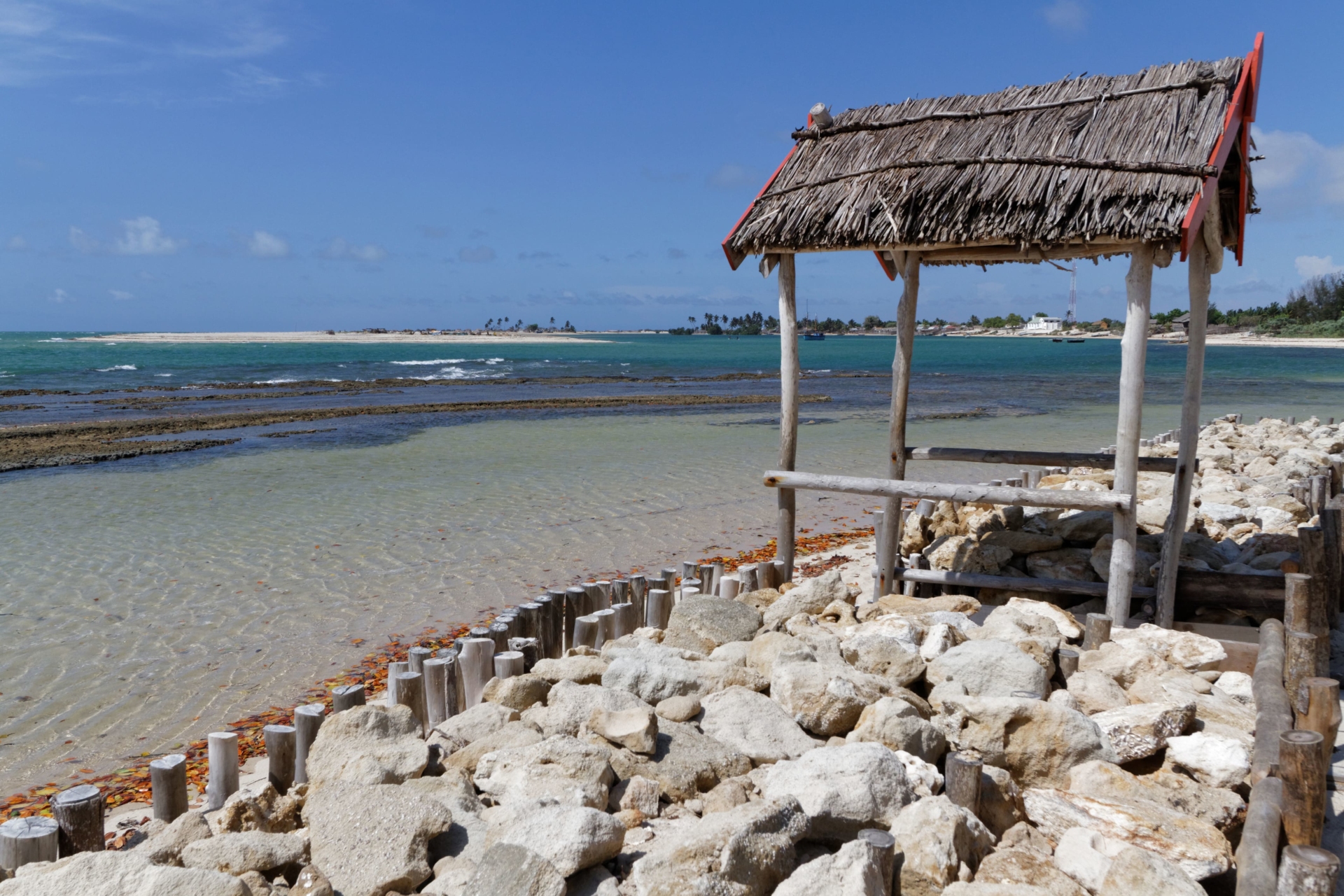 plage-sauvage-eau-turquoise