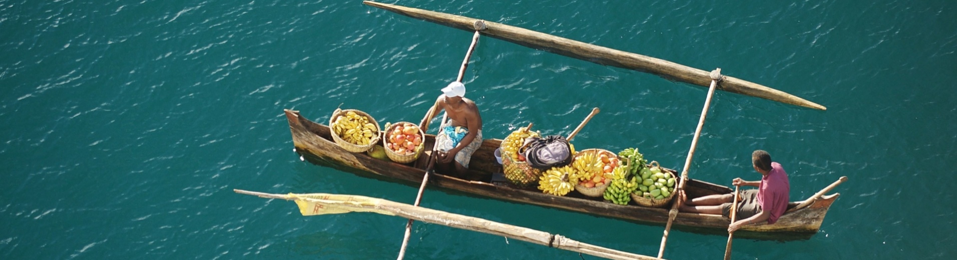 pirogue-pecheurs-fruits-mer